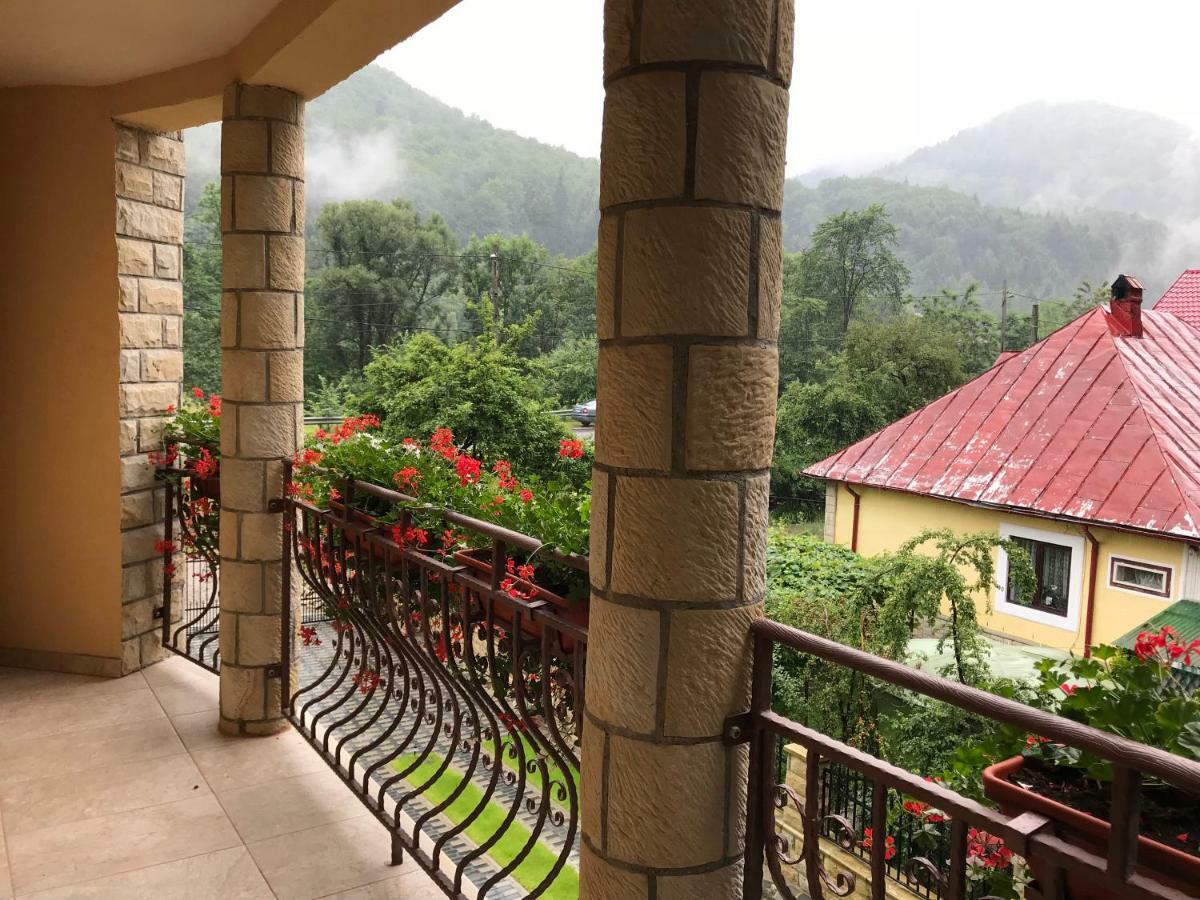 Casa Andra Hotell Slănic-Moldova Exteriör bild