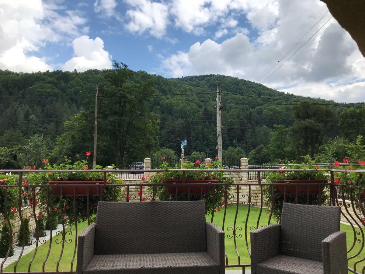 Casa Andra Hotell Slănic-Moldova Exteriör bild