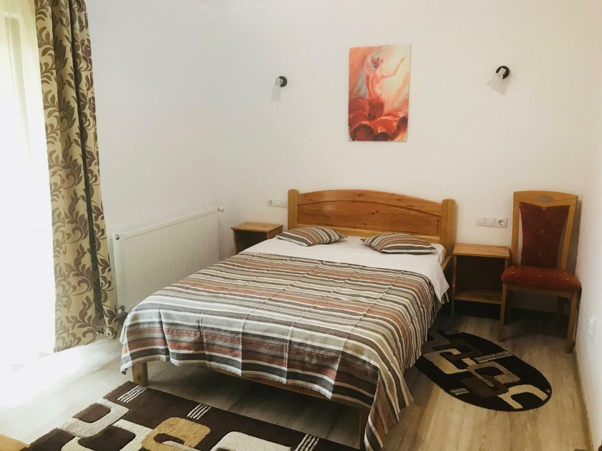 Casa Andra Hotell Slănic-Moldova Exteriör bild