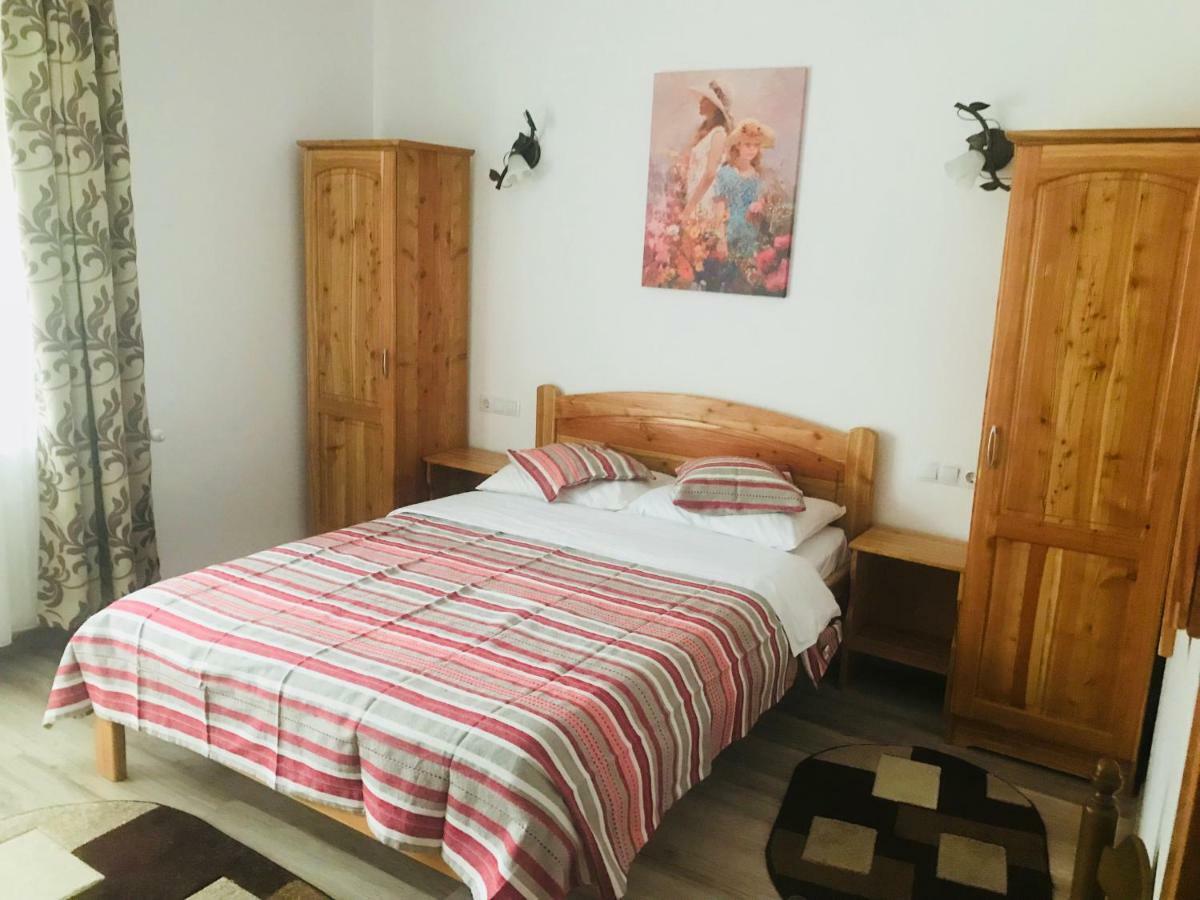 Casa Andra Hotell Slănic-Moldova Exteriör bild